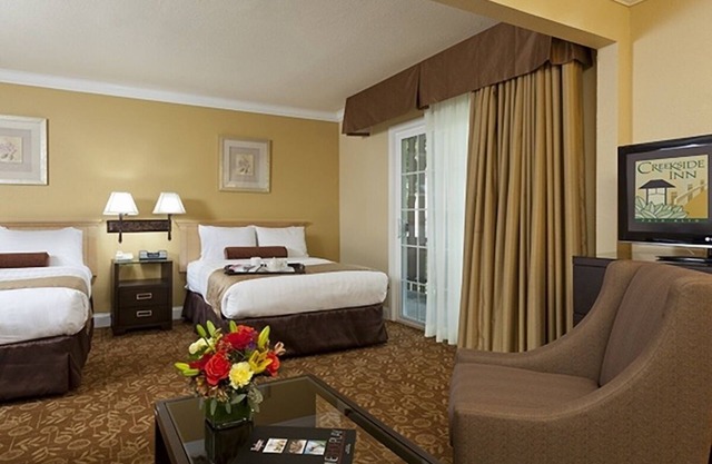 Eco-Friendly Unit with Outdoor Heated Pool, Free Breakfast & Parking