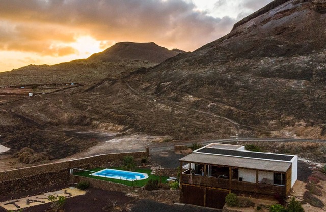 Eco-Villa in einem Naturpark vulkanischen Ursprungs eingetaucht.