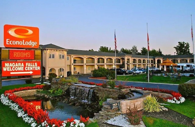 Econo Lodge At The Falls North