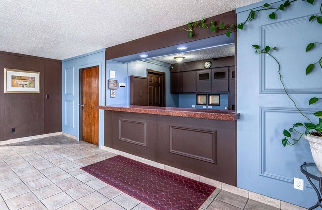 Econo Lodge Inn and Suites