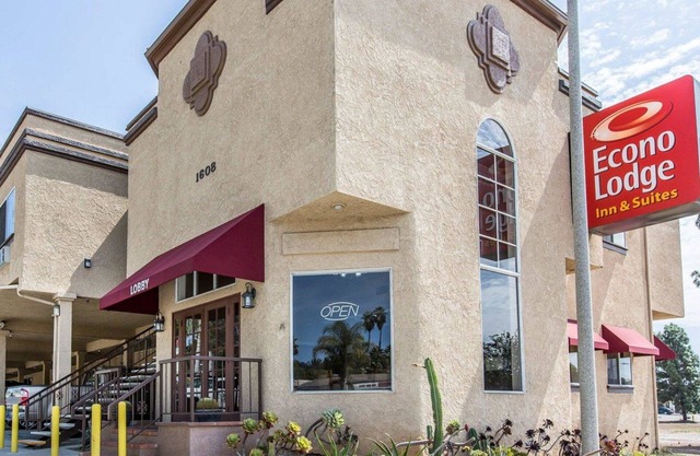 Econo Lodge Inn & Suites Fallbrook Downtown