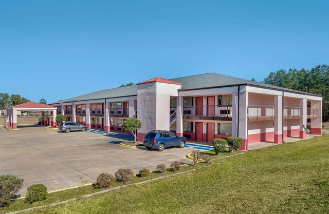Econo Lodge Inn And Suites