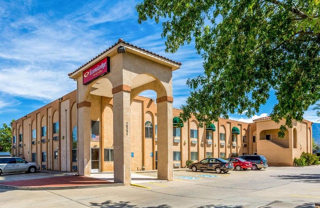 Econo Lodge Inn & Suites Albuquerque East I-40 Eubank Exit