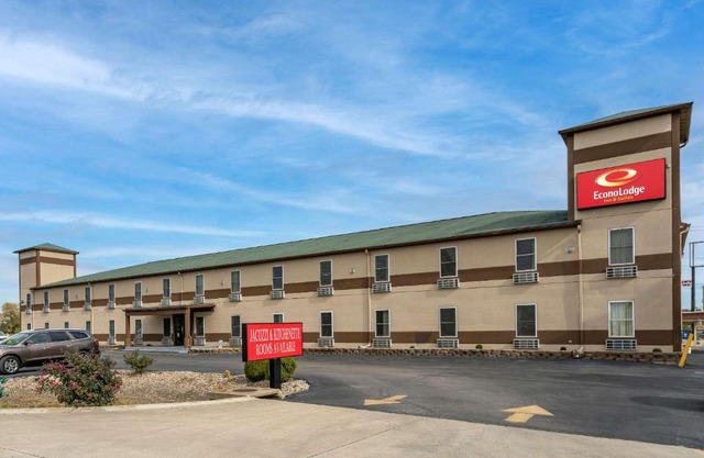 Econo Lodge Inn & Suites