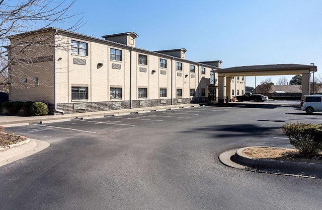 Econo Lodge Inn & Suites Little Rock SW