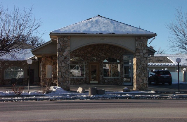 Econo Lodge Inn & Suites