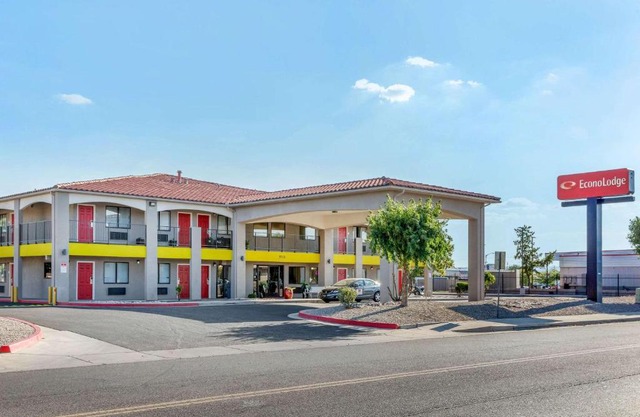 Econo Lodge West - Coors Blvd