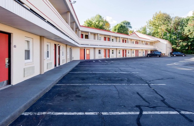 Econo Lodge West Springfield Hwy 5