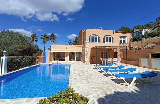WIRTSCHAFTLICHE PREISE, PRIVATER POOL, WIFI, ZENTRALHEIZUNG, AA