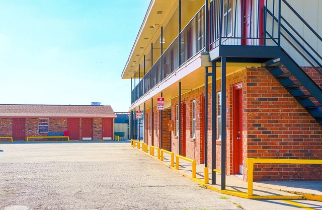 Economy Inn By OYO Lockport near Houma