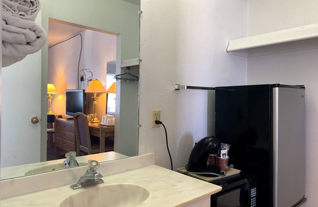 Economy Inn