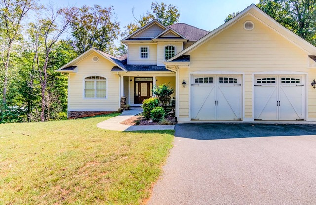 Edelweiss - Lakefront home with view, private dock, pool table, 3 primary suites
