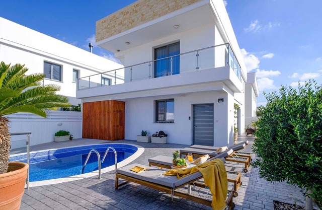 Eden Blue Luxury Villa by Nomads