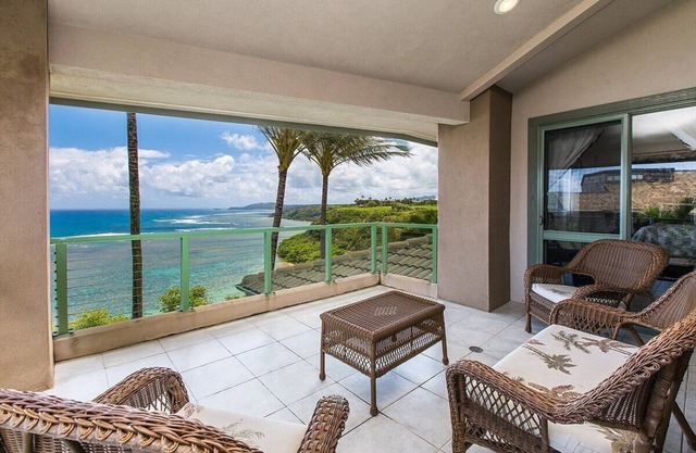 Edge of Cliff Luxury Penthouse over largest coral reef in HI - Beach access & AC