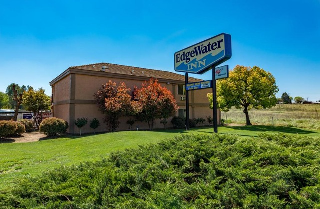 Edge Water Inn