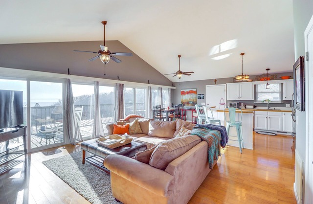 Edgemont Home w/ Deck & BBQ Grill: 2 Mi to Lake!