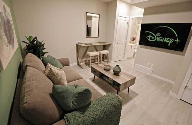 Edgemont Retreat Suite|Long Stays|WEM|Disney+