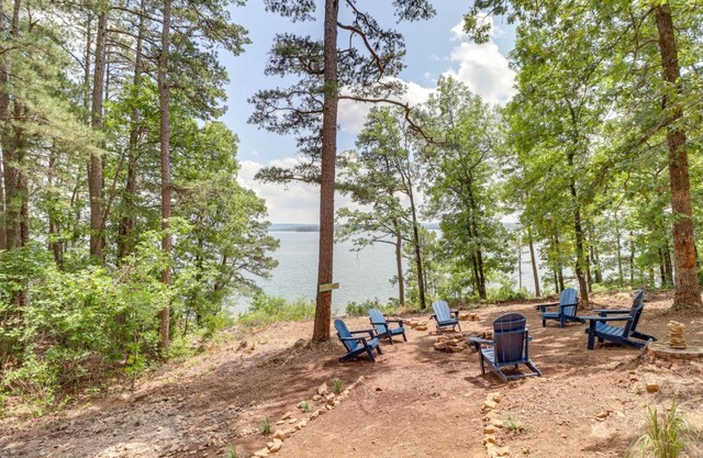 Edgemont Waterfront Cabin Rental with Beach Access!