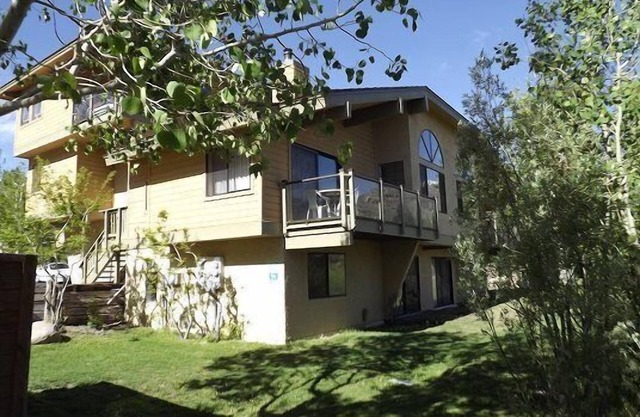 Edgewater #1 , June Lake View! Lower unit