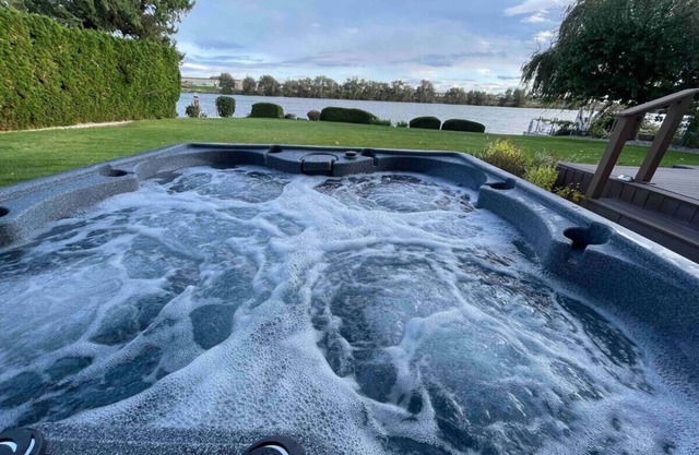 Edgewater Paradise HotTub Private Dock & Game Room