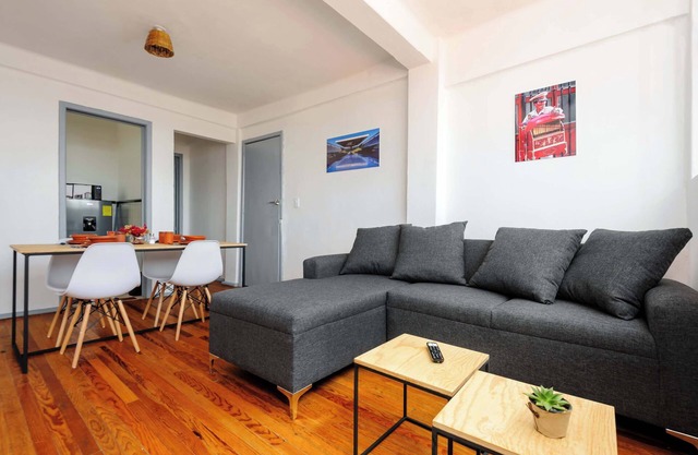 Edificio Aurora: Historic Views & Vintage Charm