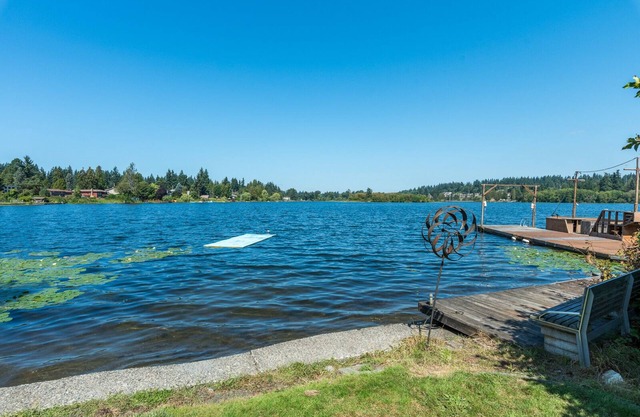 Edmonds lakefront home near Seattle