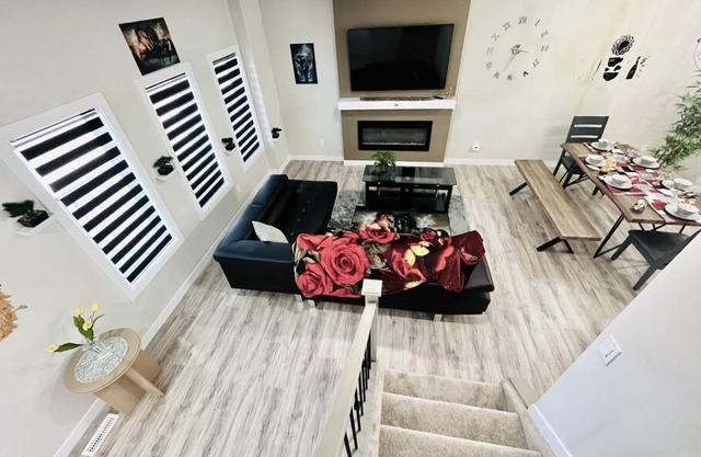 Edmonton Family Luxury Home AirHoky,PooLTable 14 Min Airport and Edmonton South, Party or Events Strictly Restricted