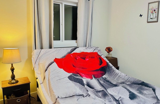 EdmontonBrandNewLuxury Home,14 MinAirport,CloseToSouthSide,10-14Sleep,Pool Table