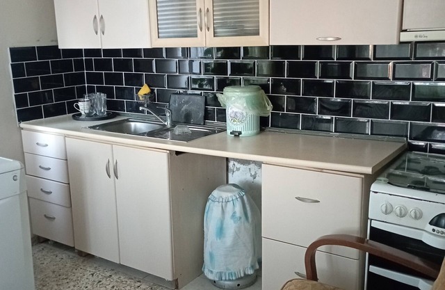 Ege Denizine 1.5 km Köy. Sarımsaklı Plajına araçla 10 dakika. Ayvalık'a yakın.