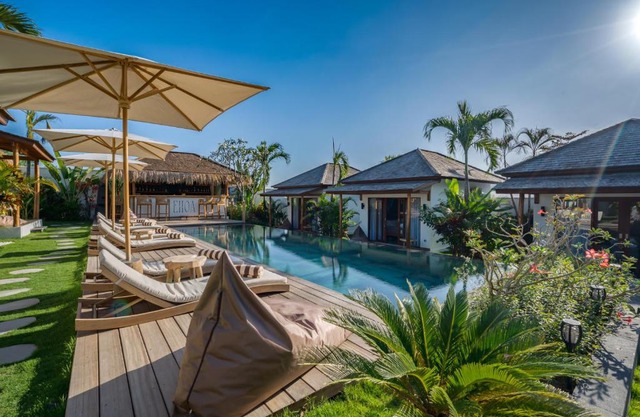 EHOA NYANYI BEACH Boutique Hotel - In front of entrance to NUANU