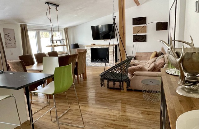 Luxus Penthouse mit Sauna, Effektkamin und zwei Balkone, Luxus Penthouse mit Sauna, Balkon und Kamin