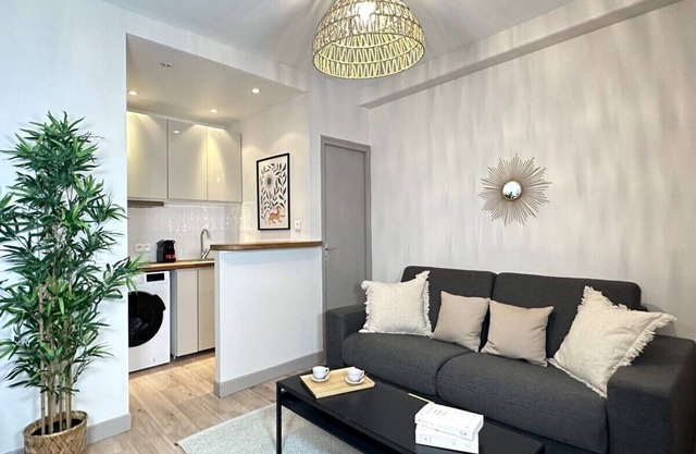 Elegant flat with elevator for 4 near Trocadéro