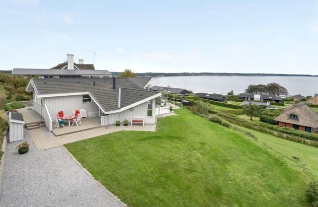 "Eilen" - 250m from the sea by Interhome