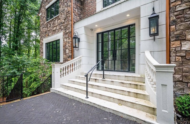 Ekabo Home Adams Mansion ~10K Sqft ~ 6BD/7BA ~15min to Airport