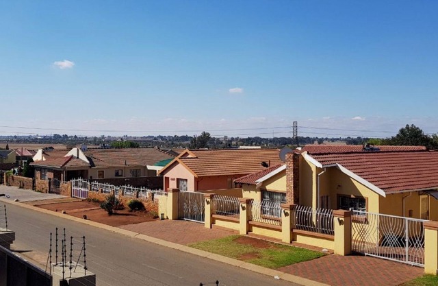 Ekuthuleni Guest house vosloorus