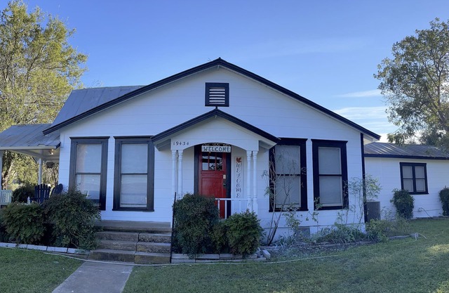 “El Castellito” on the Llano River [4 Bed House]