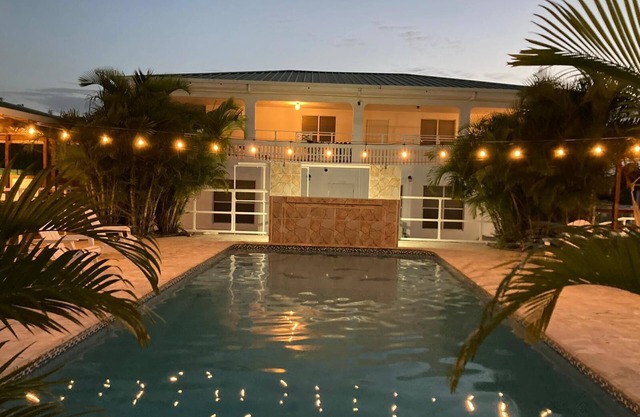 El Flamingo Beach Club