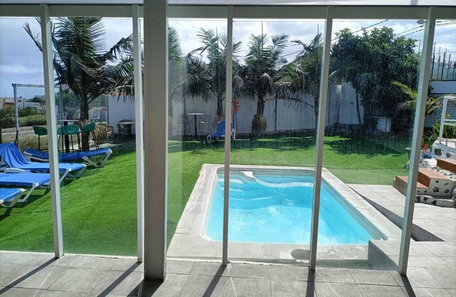 DAS BLAUE HAUS MIT GARTEN UND POOL