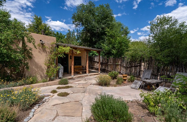 El Nido Lane Tesuque | Fireplaces, Walk to Plaza
