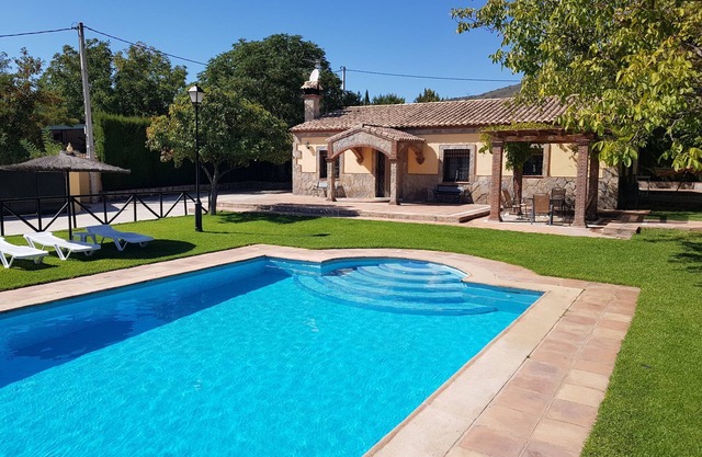 El Nogal: Landhaus mit Pool und Paddleplatz