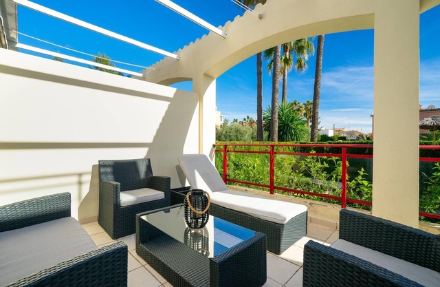 Grosse und komfortable Ferienwohnung mit Gemeinschaftspool in Denia, an der Costa Blanca, Spanien für 6 Personen