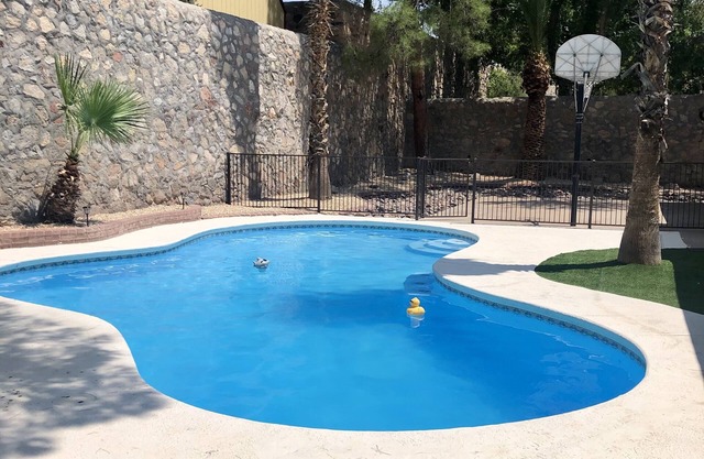 El Paso Hacienda Westside Mountain View’s with Pool