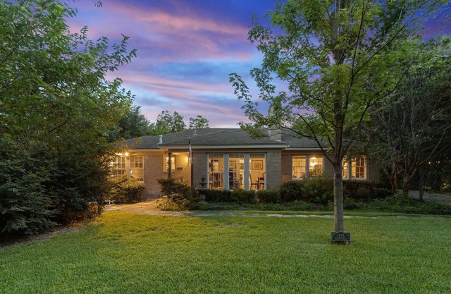 EL RANCHITO SERENO - HOME, LARGE PRIVATE GARDEN NEAR LAKE, MALL, RESTAURANTS