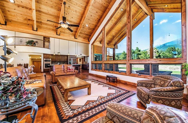 "El Rancho" The Grand House with Snowbowl Vistas w/AC