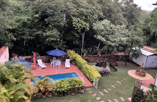 EL RETIRO BARICHARA. APARTMENT 202 OVERLOOKING THE POOL.