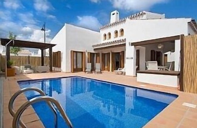 El Valle Golf - Villa Morgan, beheizter Pool, WiFi. Nach Süden ausgerichteter Garten / Pool.