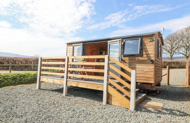 ELAN, pet friendly, character holiday cottage in Rhayader