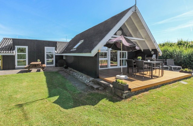 "Elbert" - 100m from the sea by Interhome