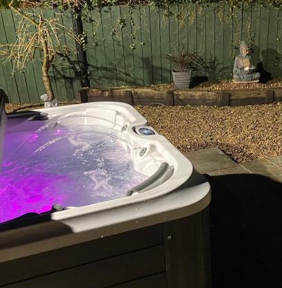 Elckys HOT TUB Holiday Lodge York