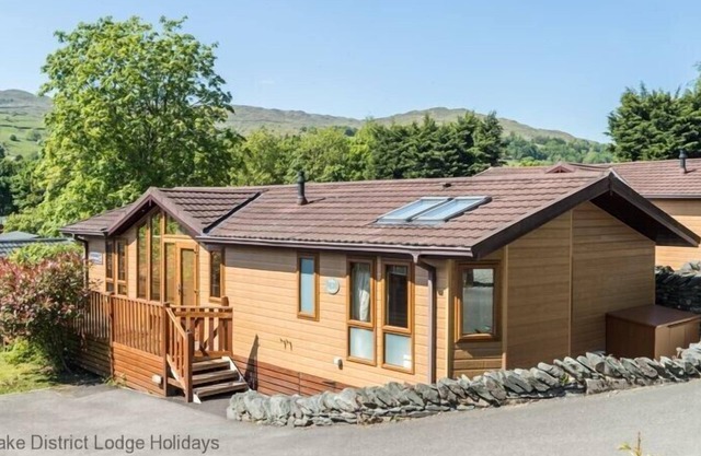 ELDER LODGE, pet friendly, with a garden in Windermere